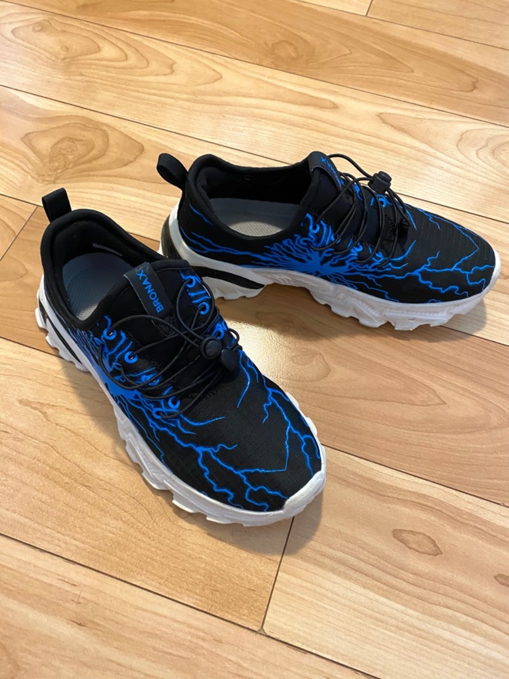 Bronax No-tie Boys Sneakers size 4.5